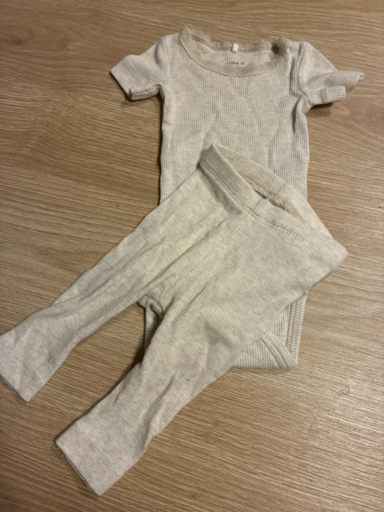 Beige sæt, name it, 50