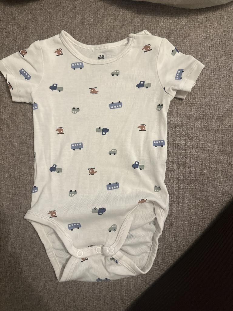H&M body med biler