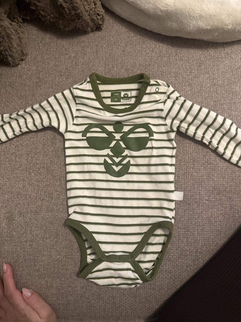 Hummel body str. 62