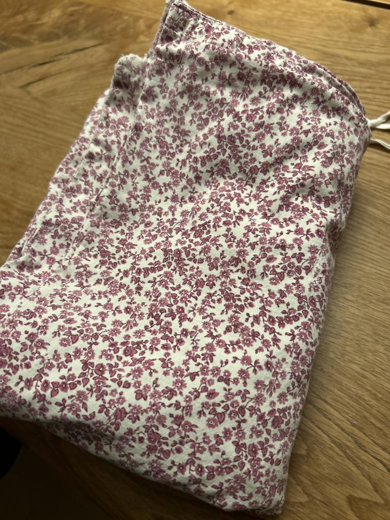 Blomstret sengetøj baby