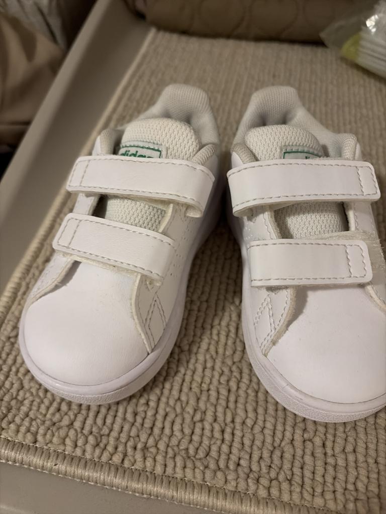 Hvide Adidas sneakers
