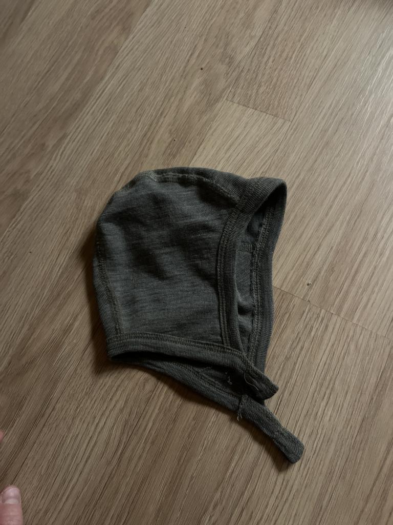 Mørkegrå uldhue
