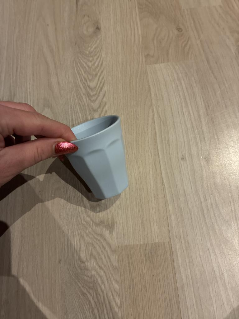Lyseblå plastkop