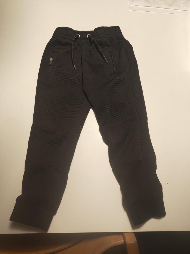 Primark buks 98 joggin