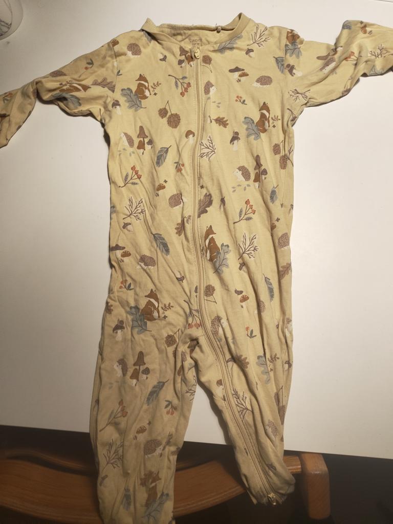 Lindex natdragt 98 gul dyr
