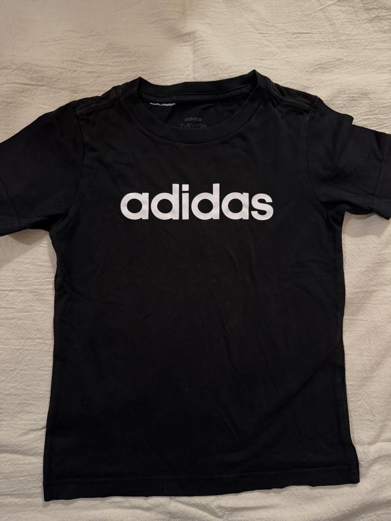 Adidas T-shirt 7-8 år
