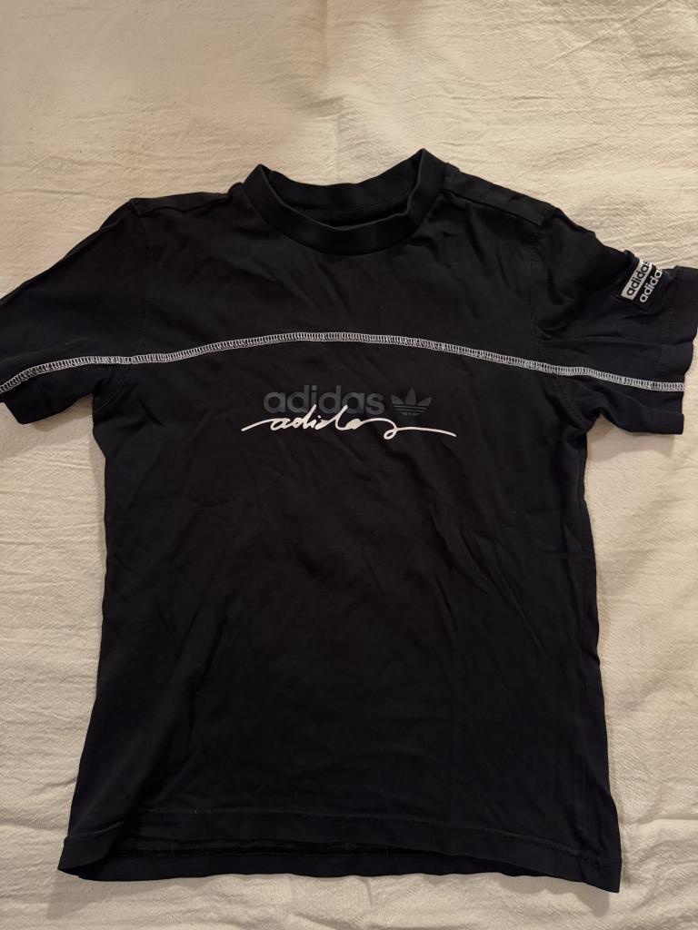 Adidas T-shirt 6-7 år