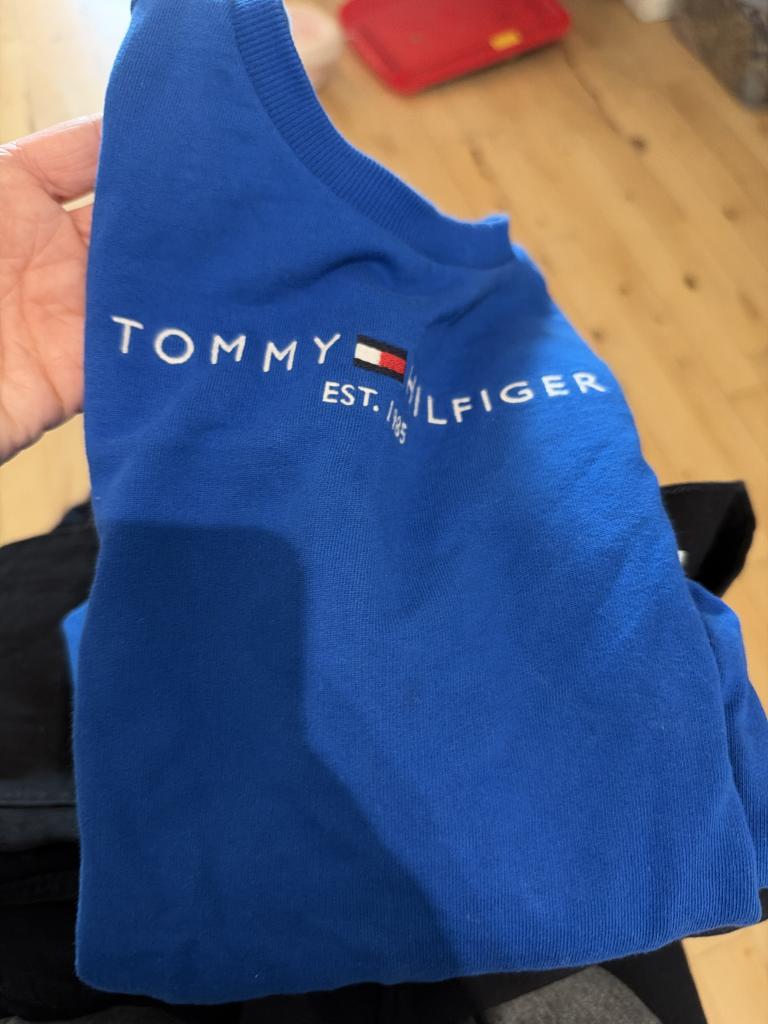 Tommy Hilfiger swe140