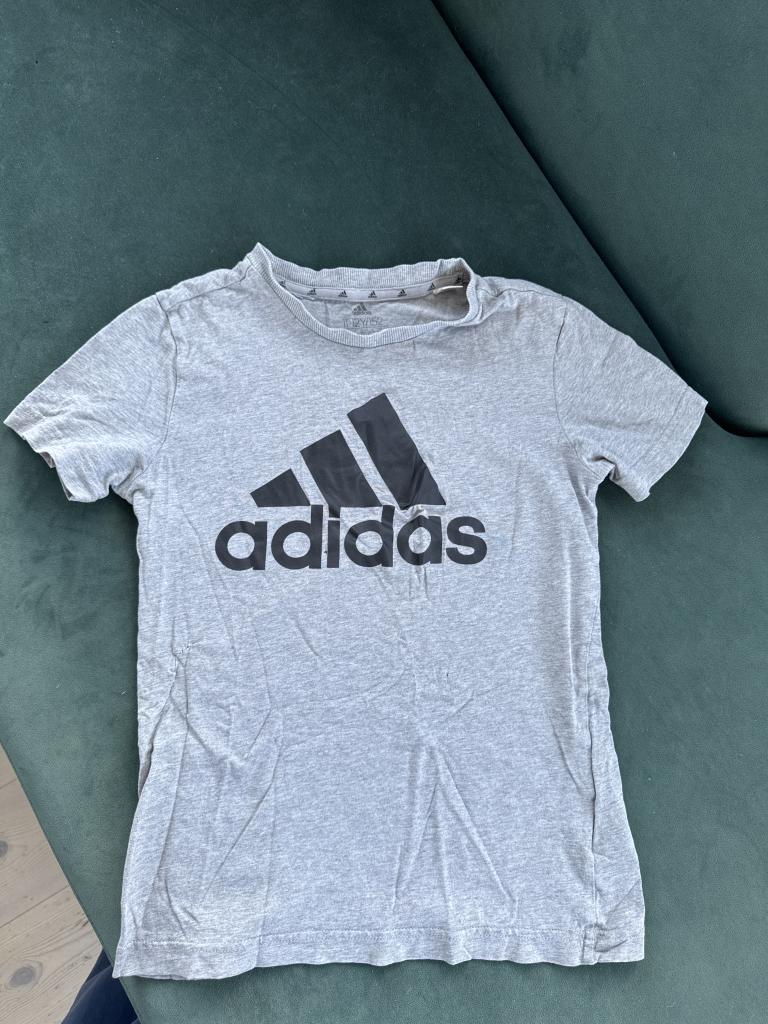 Adidas T-shirt