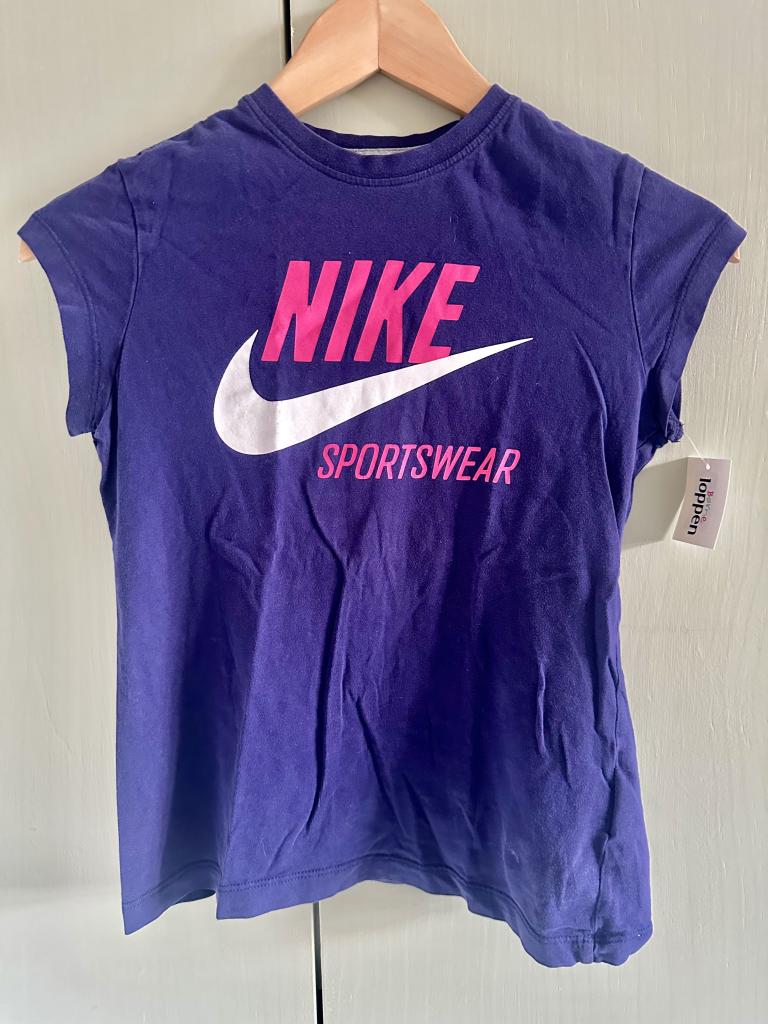 Lilla Nike T-shirt