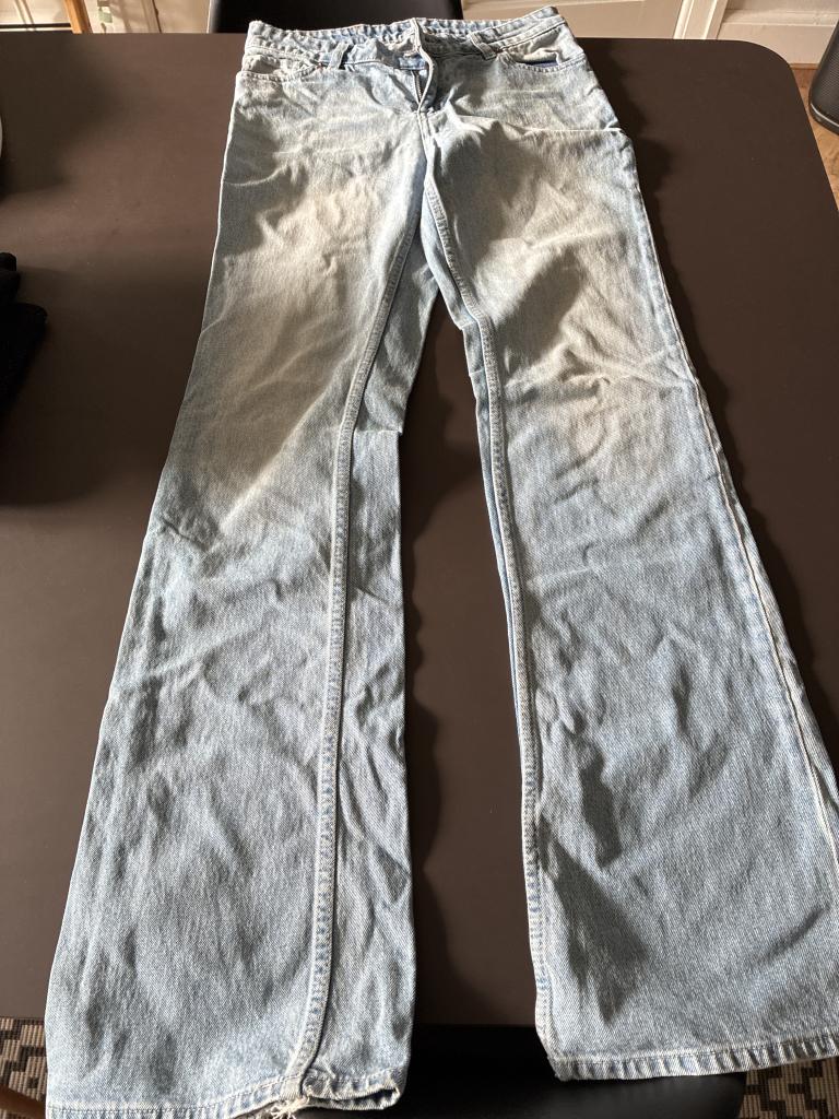 Lyseblå jeans Monki