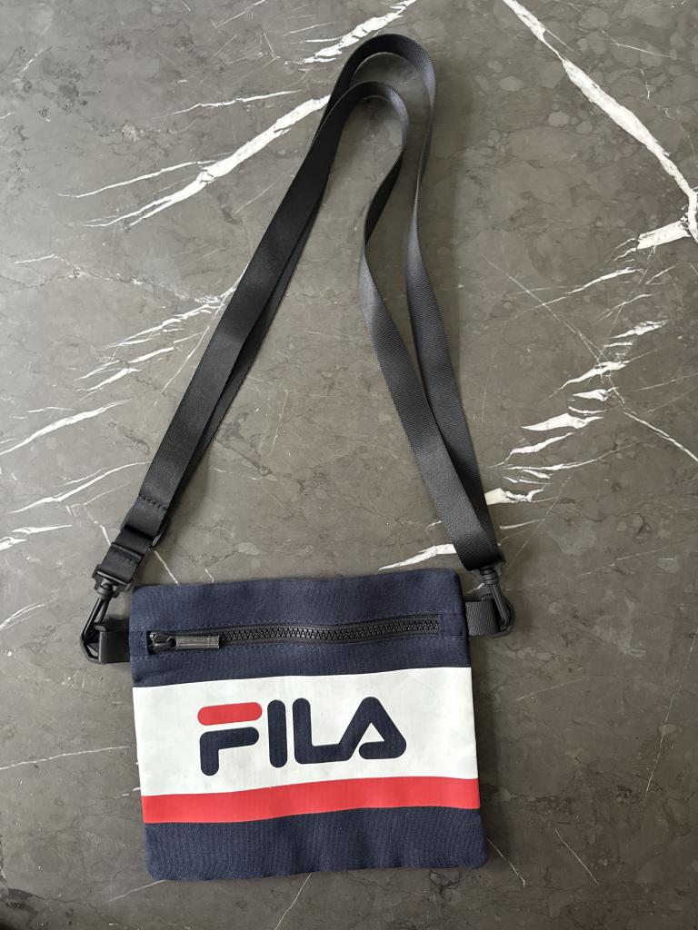 Fila skuldertaske