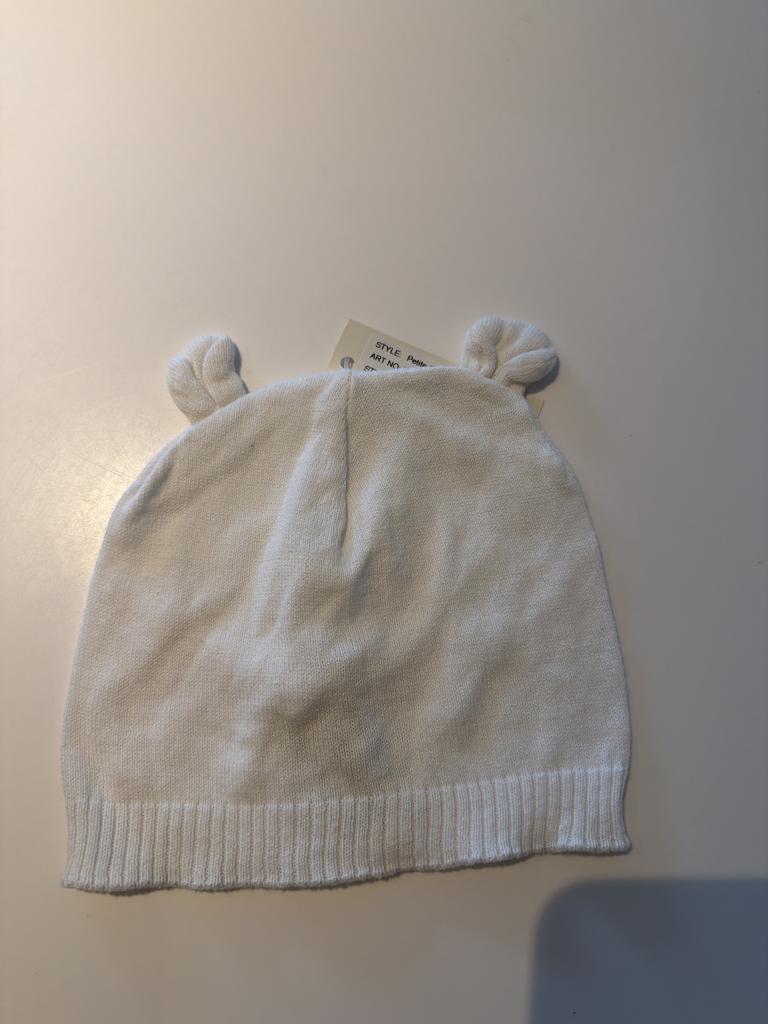 Hvid babyhue med øre