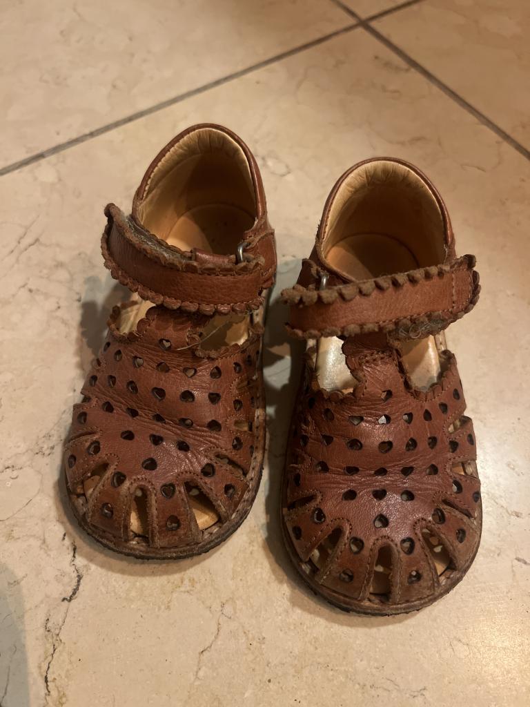Angulus sandal læder