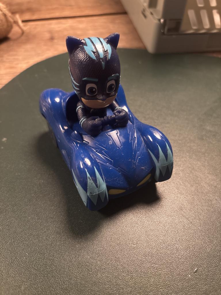 Kattedreng figur
