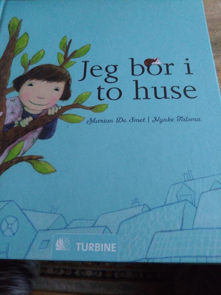 Bog bor i 2 huse