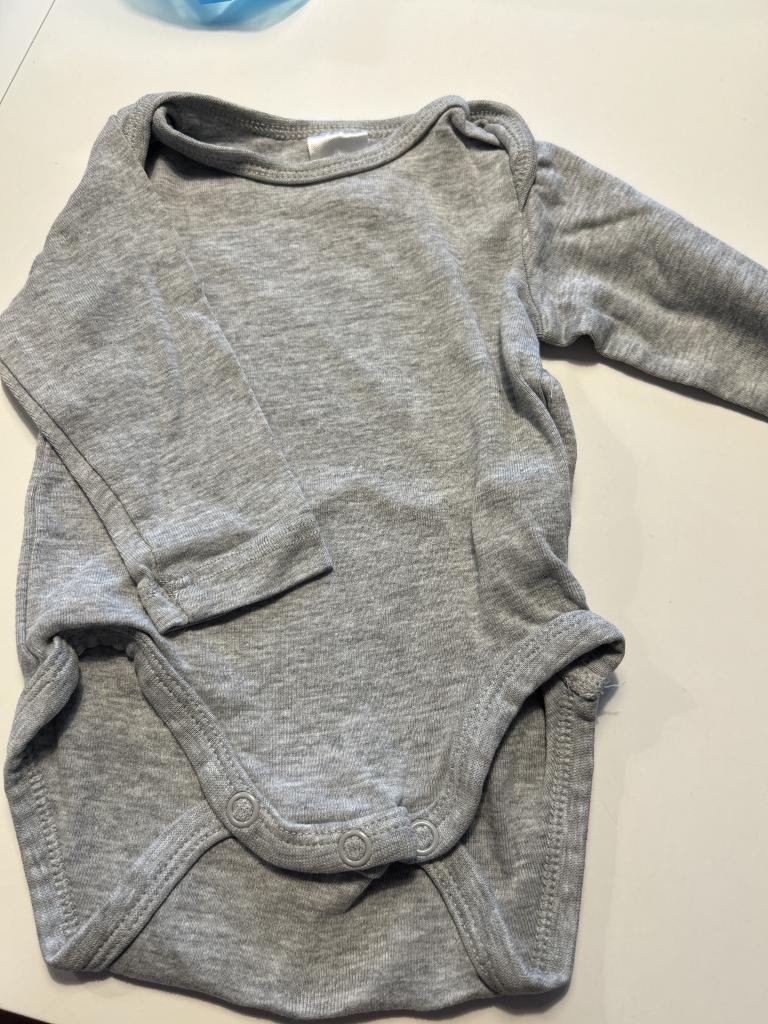 Grå H&M body 62