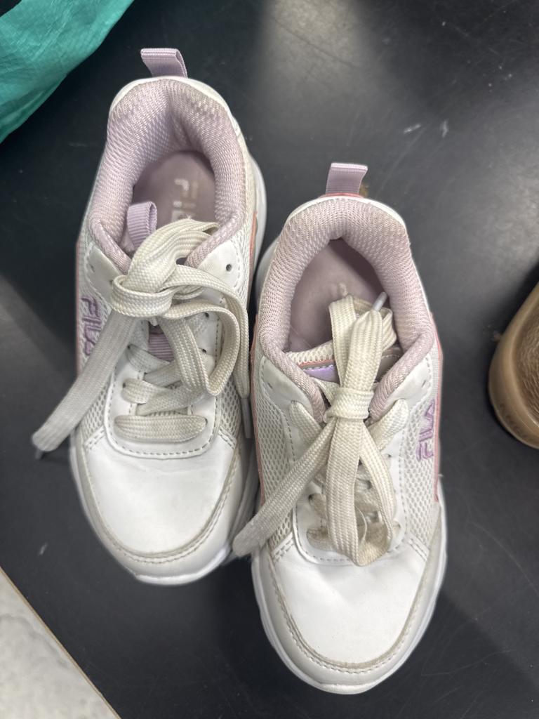 E, Fila sneakers 28