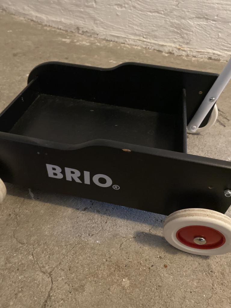 Sort BRIO gåvogn