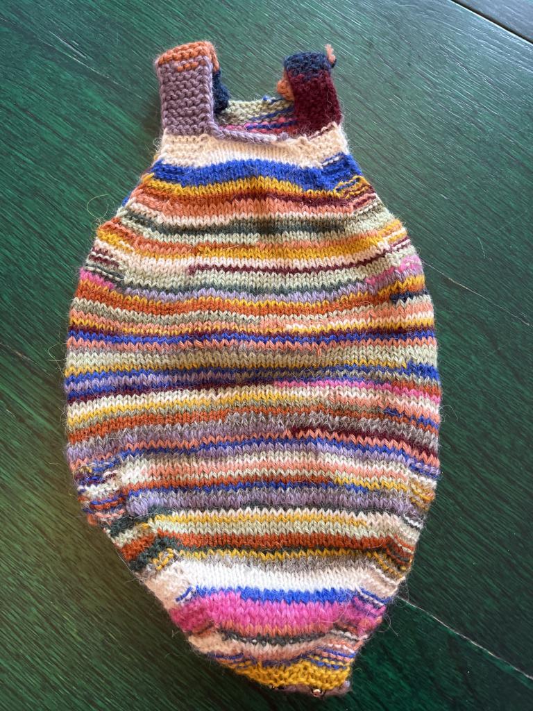Strikket babybody