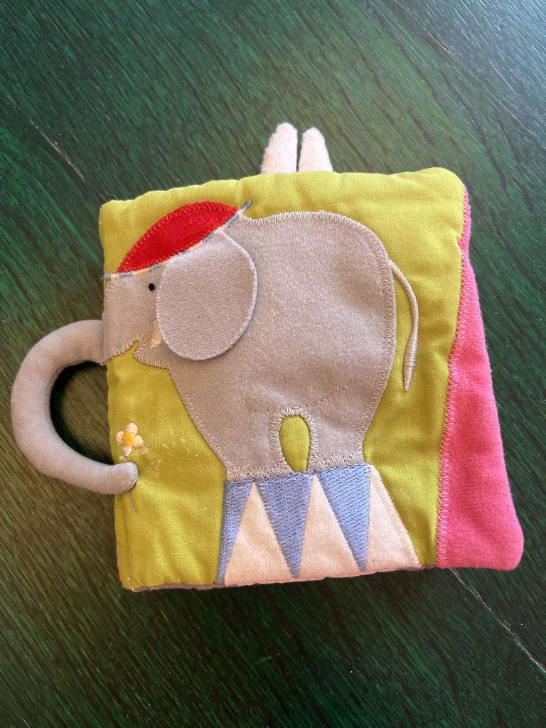 Stofbog med elefant
