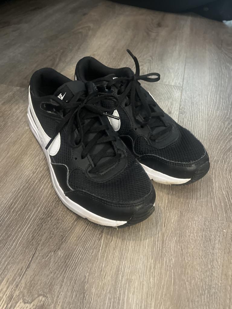 Nike sneakers 36.5