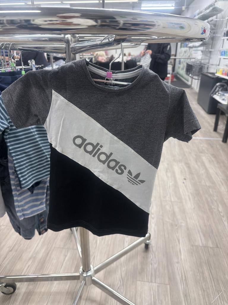 Adidas shirt/shorts sæt