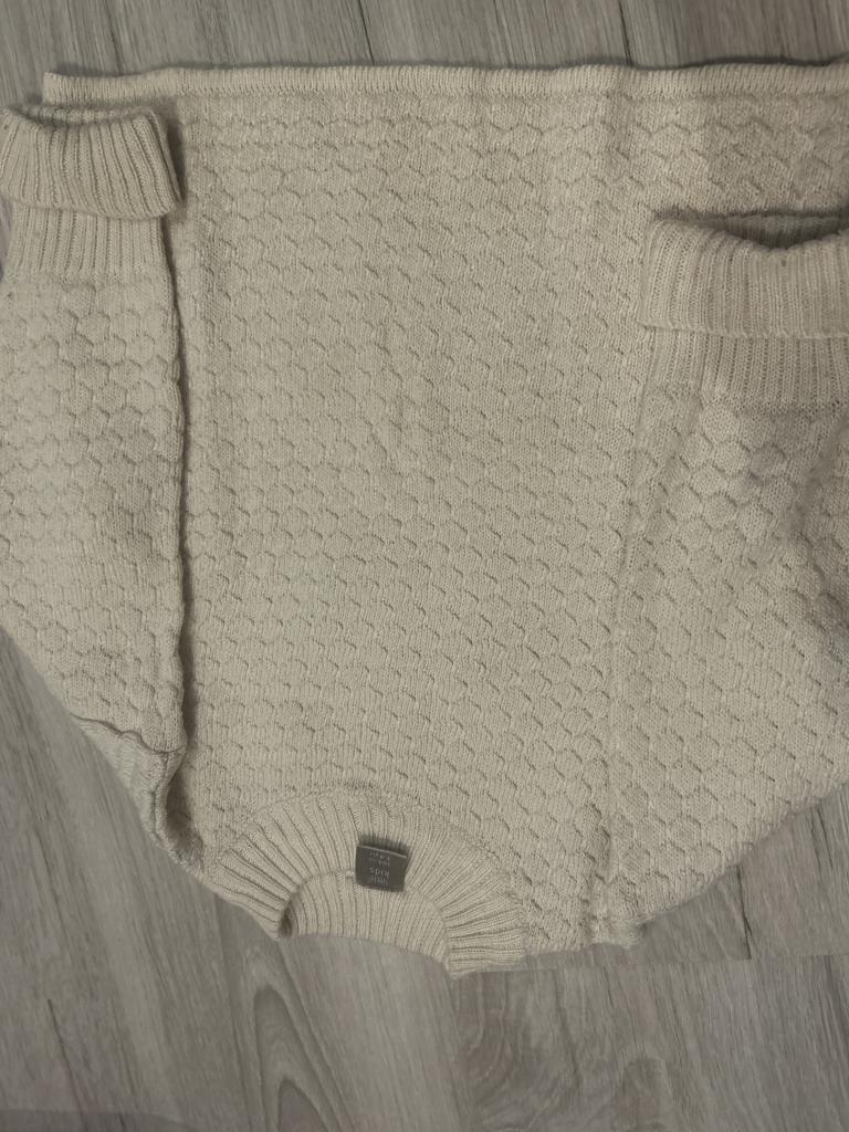 Beige strikbluse 104