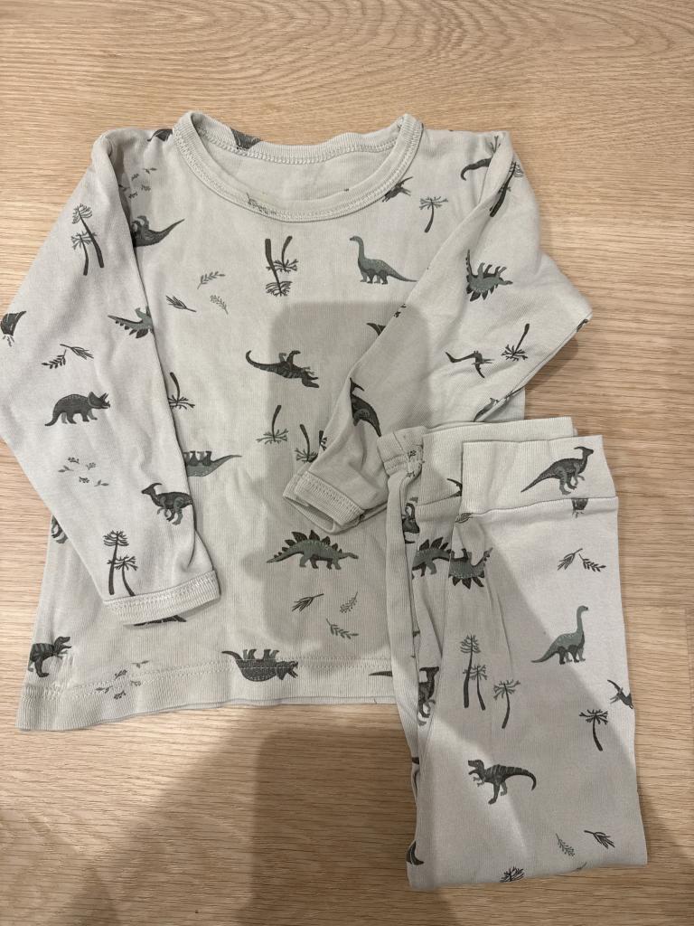 808 dino nattøj