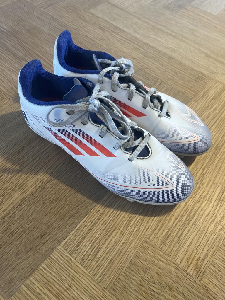 Adidas fodboldstøvler