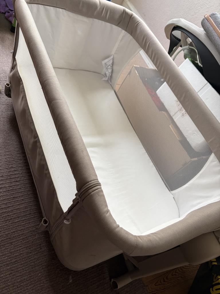 Beemoo bedside crib