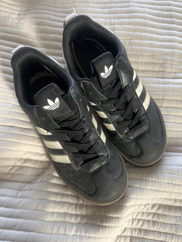 Adidas sneakers sort 34