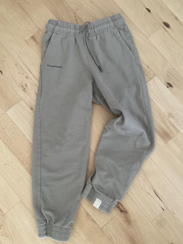 Beige sweatpants 122/12