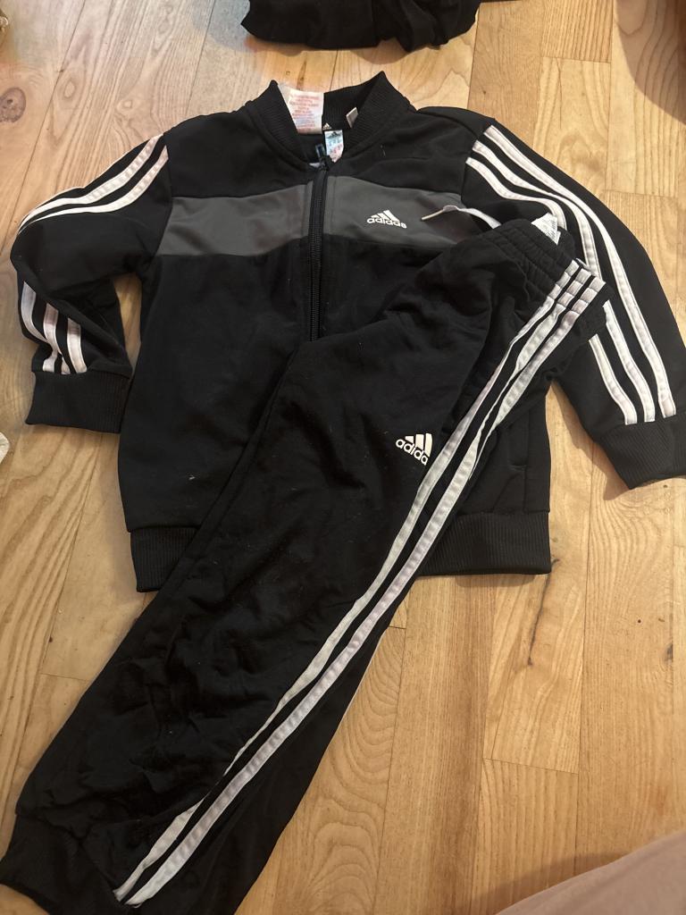 Adidas sweatsæt 116