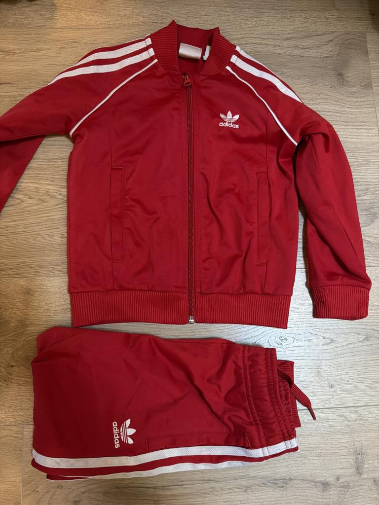 Adidas sportstøj
