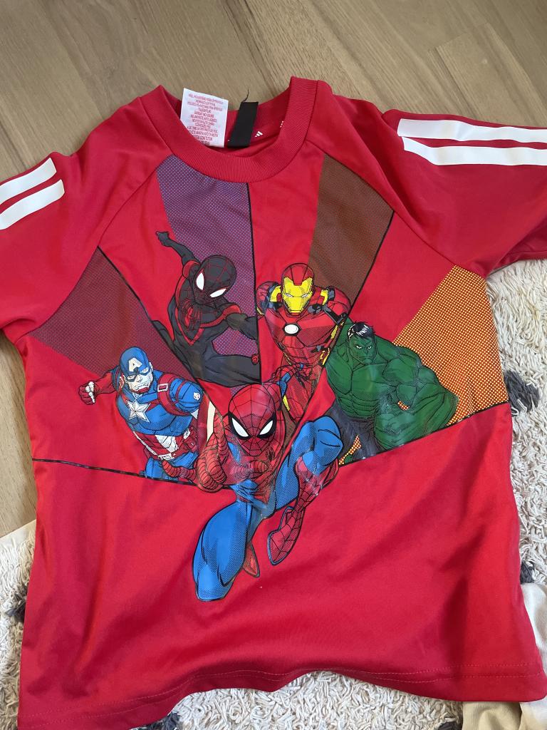 Adidas/marvel, 110