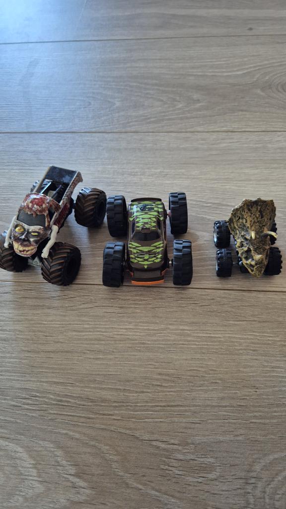 3 Monster Trucks