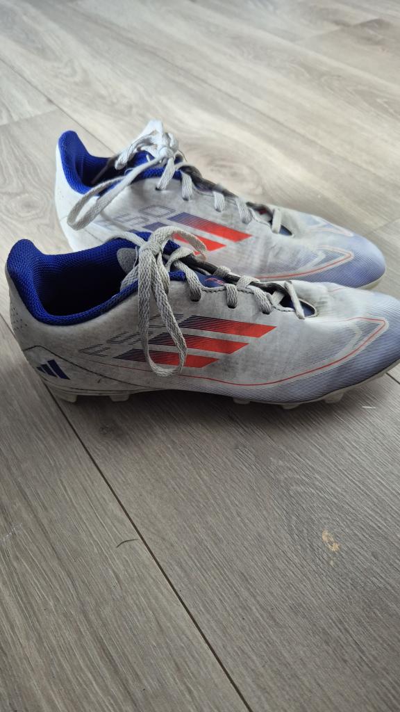 Adidas fodboldstøvl 38