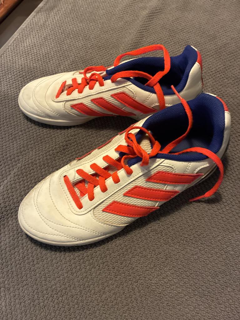 Adidas indendørssko