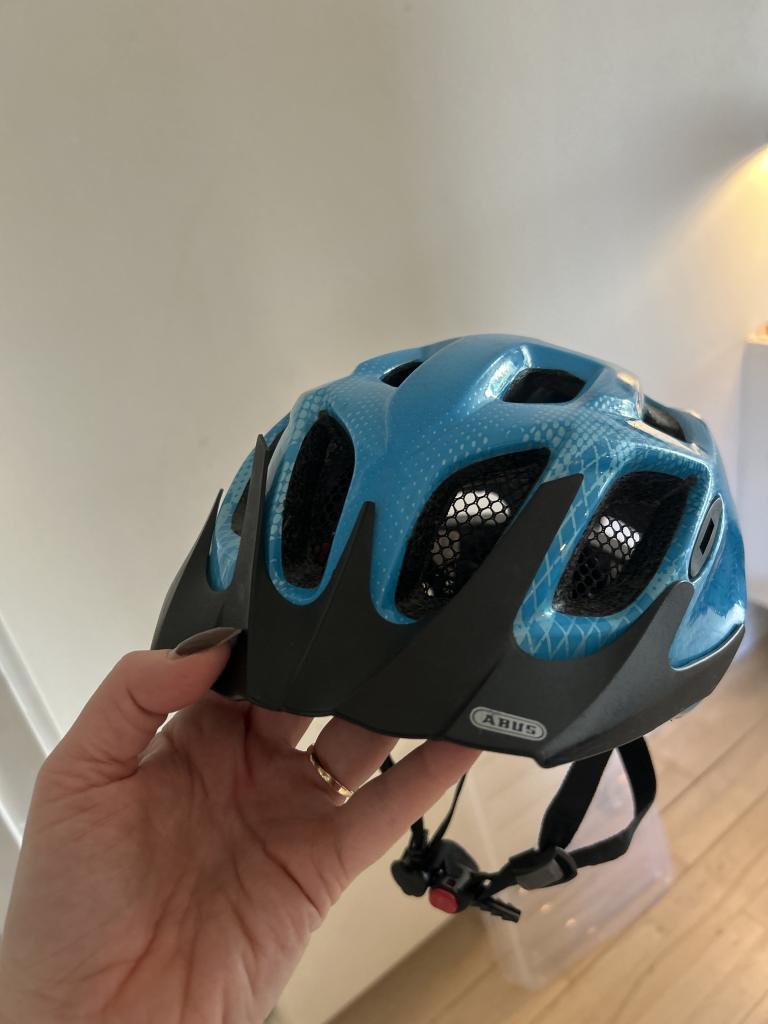 ABUS cykelhjelm