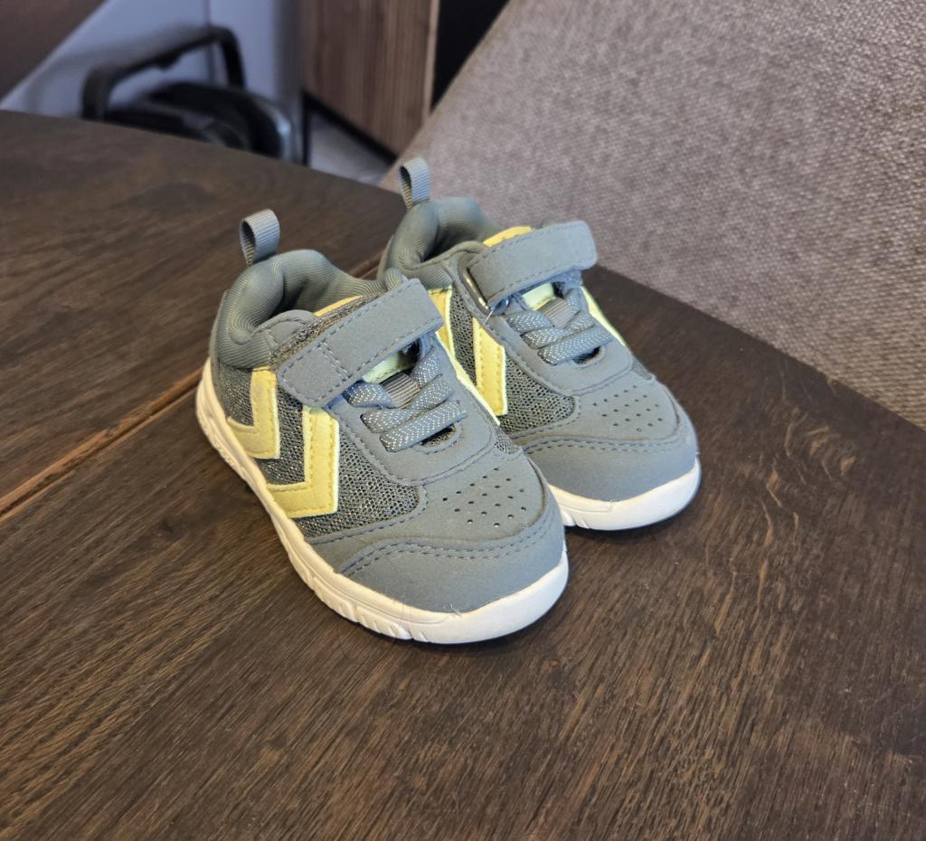 Hummel sneakers, 20
