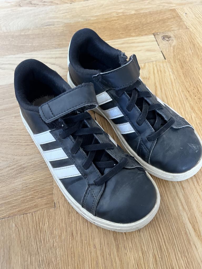 Adidas sneakers 31