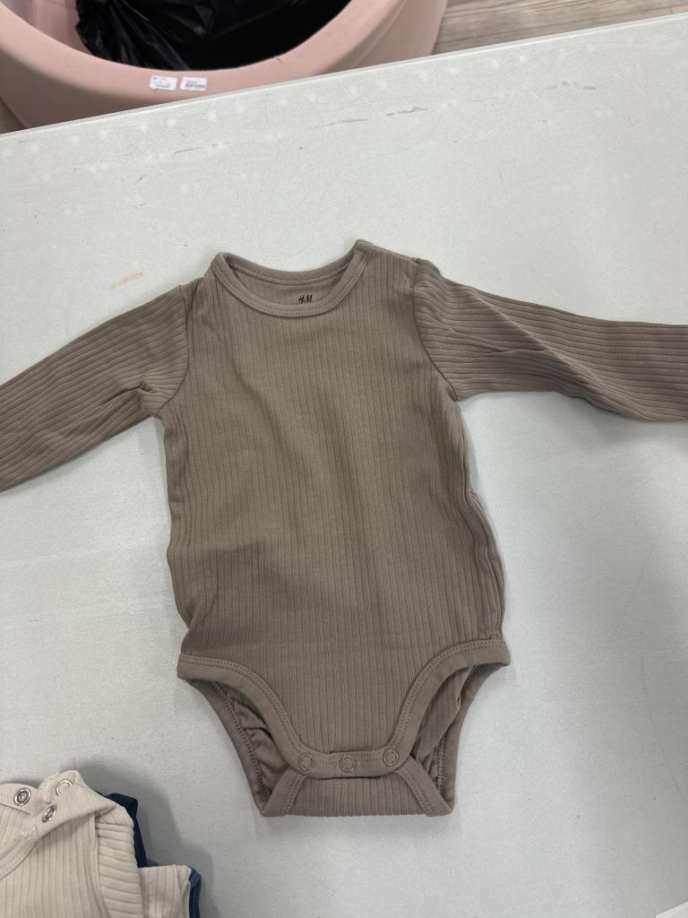 H&M body brun 68