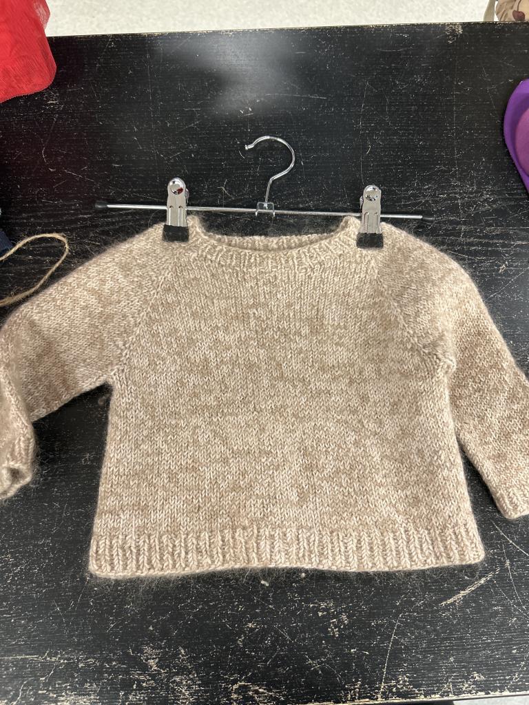 Beige striktrøje 62