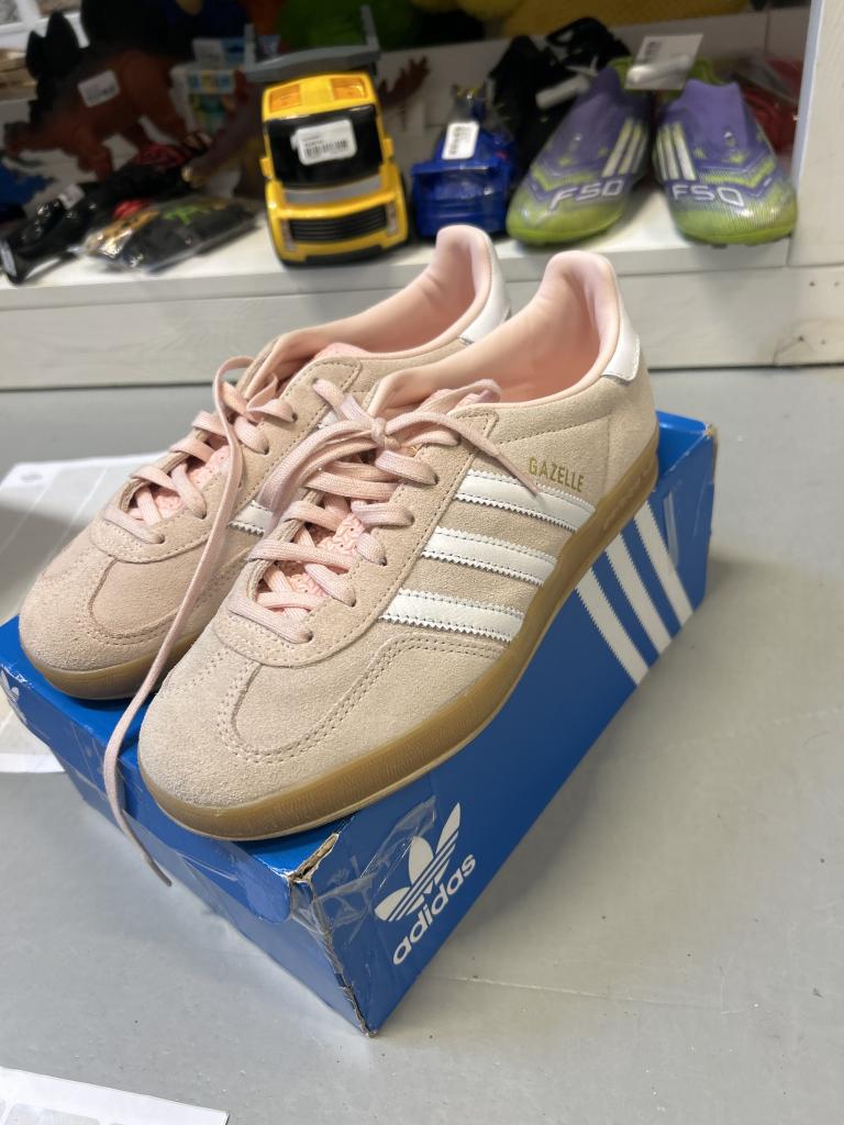Adidas Gazelle sneakers